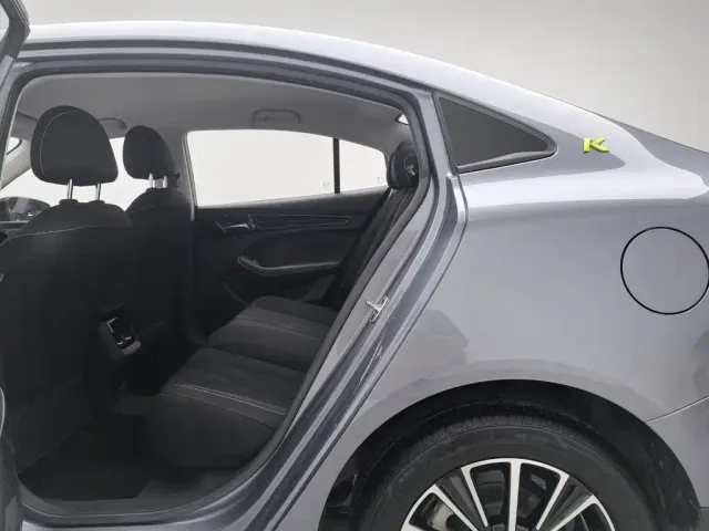 Roewe i5 — Фото автомобиля 15