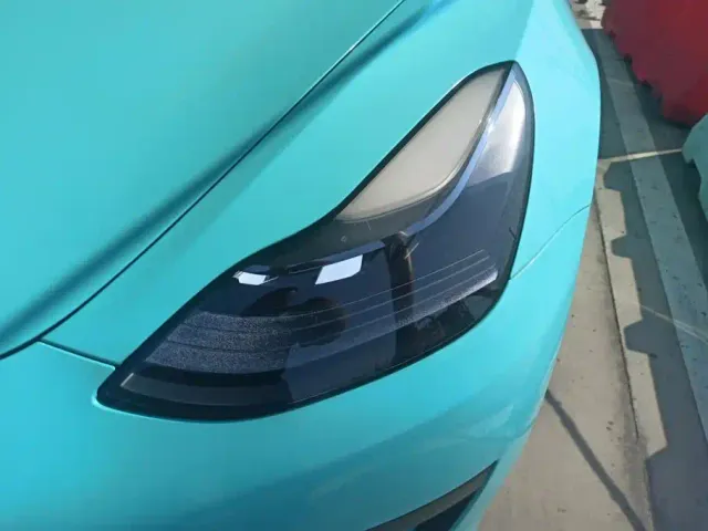 Tesla Model 3 — Фото автомобиля 5