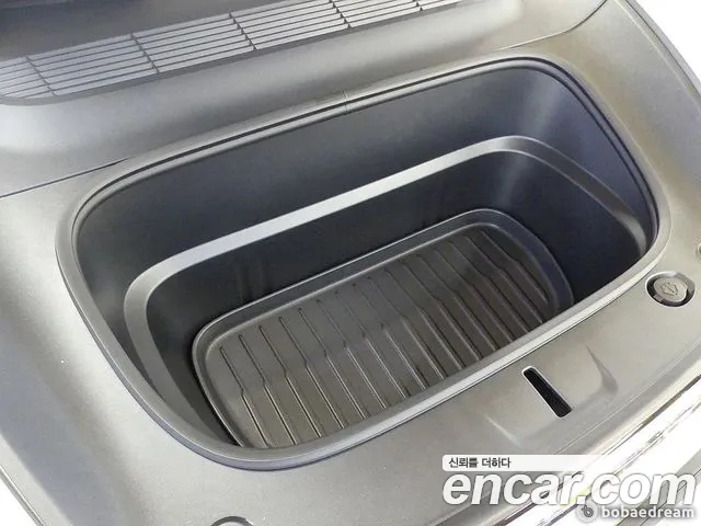Tesla Model Y — Фото автомобиля 5