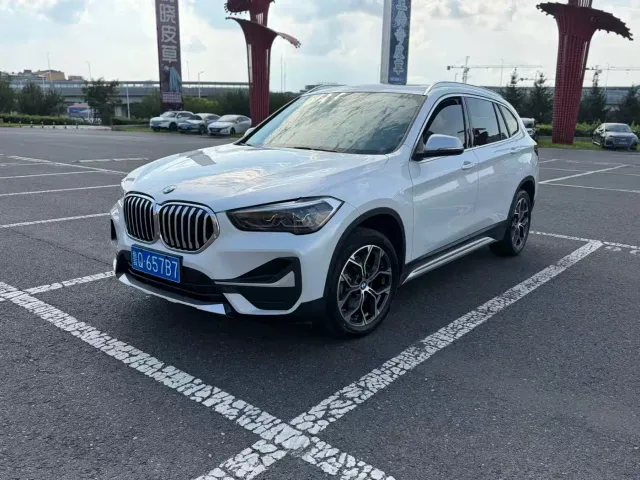 Фотография автомобиля — BMW X1