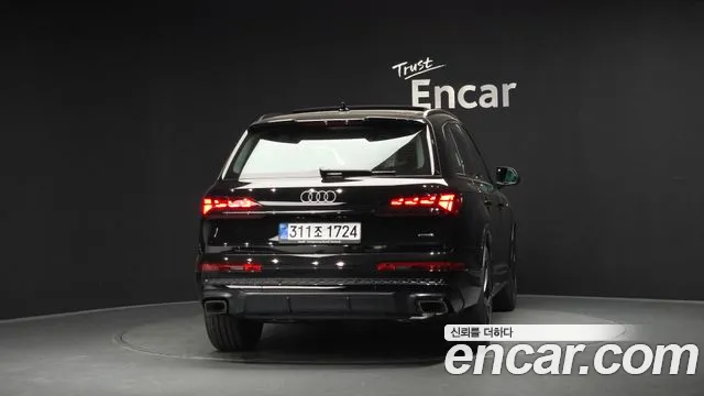 Audi Q7 — Фото автомобиля 4