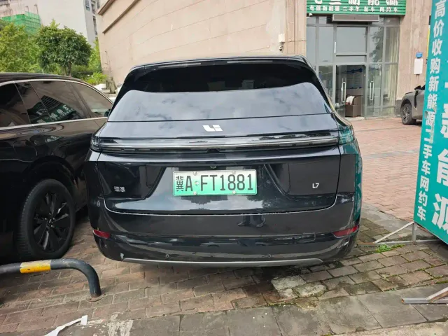Li Auto L7 — Фото автомобиля 8