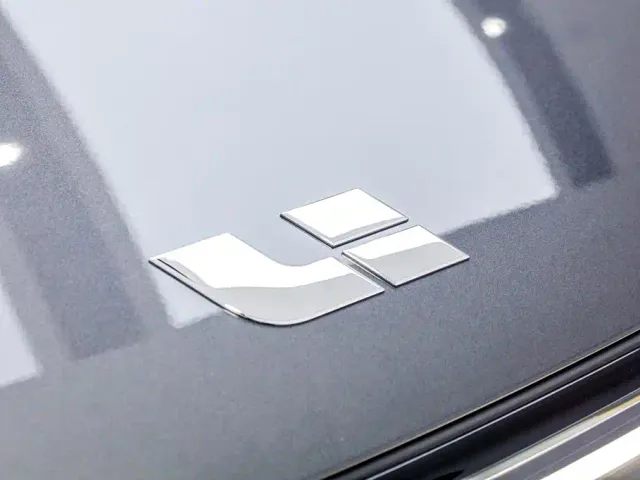 Li Auto L8 — Фото автомобиля 21