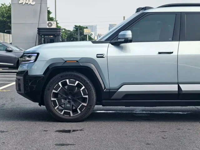 BYD FangChengBao Leopard 8 — Фото автомобиля 17