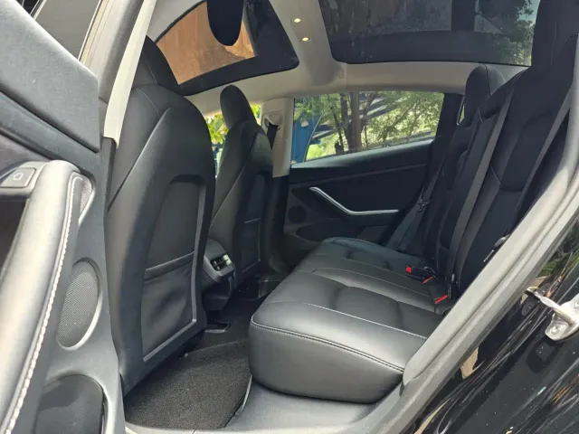 Tesla Model 3 — Фото автомобиля 15