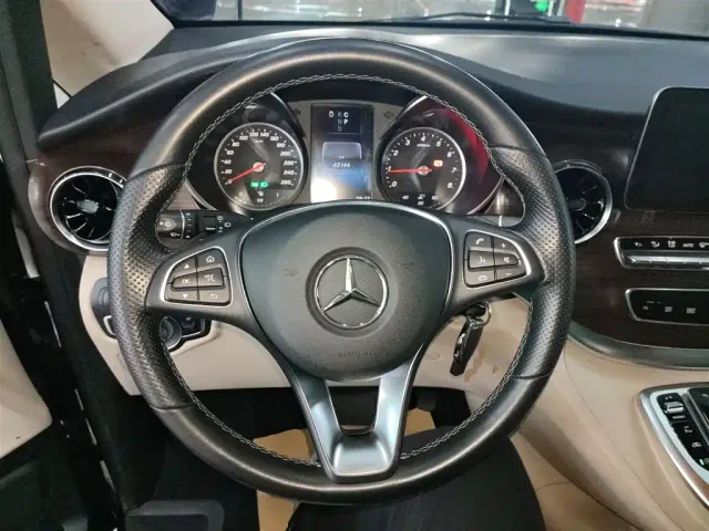 Mercedes-Benz V-Class — Фото автомобиля 7