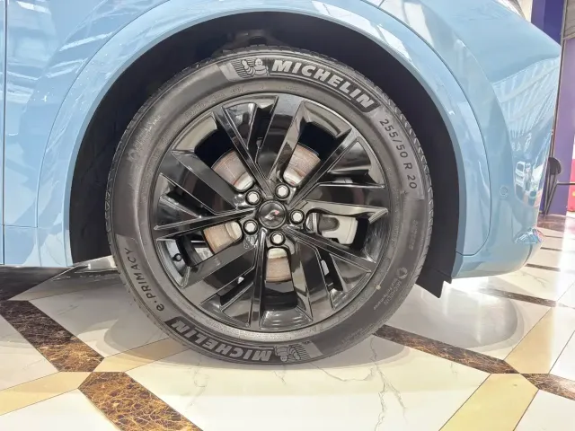 Li Auto L7 — Фото автомобиля 17