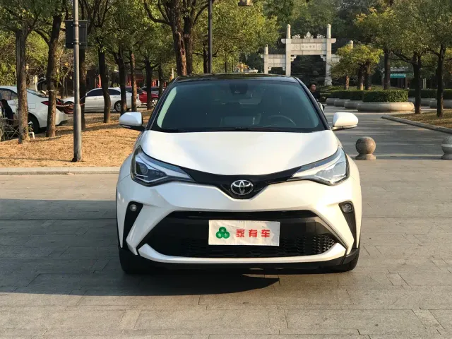 Toyota C-HR — Фото автомобиля 2