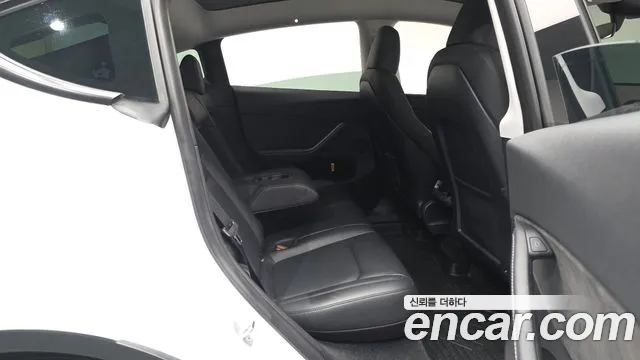 Tesla Model Y — Фото автомобиля 17