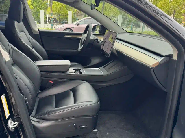 Tesla Model Y — Фото автомобиля 6