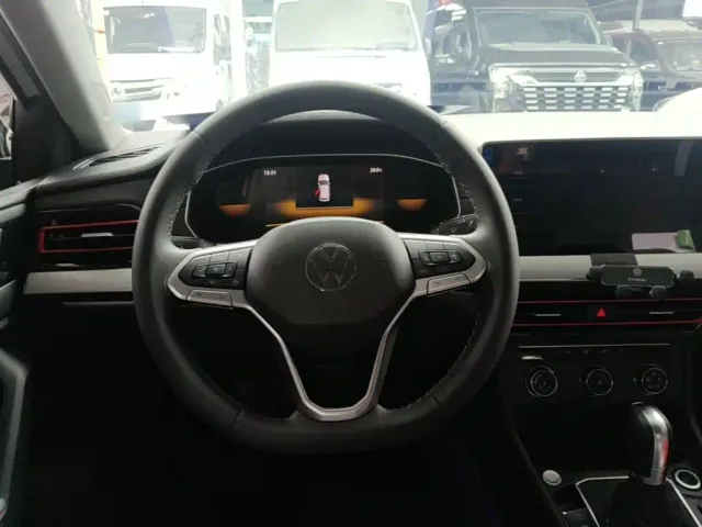Volkswagen Lavida — Фото автомобиля 10