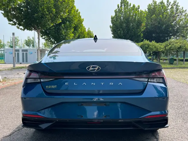 Hyundai Elantra — Фото автомобиля 5
