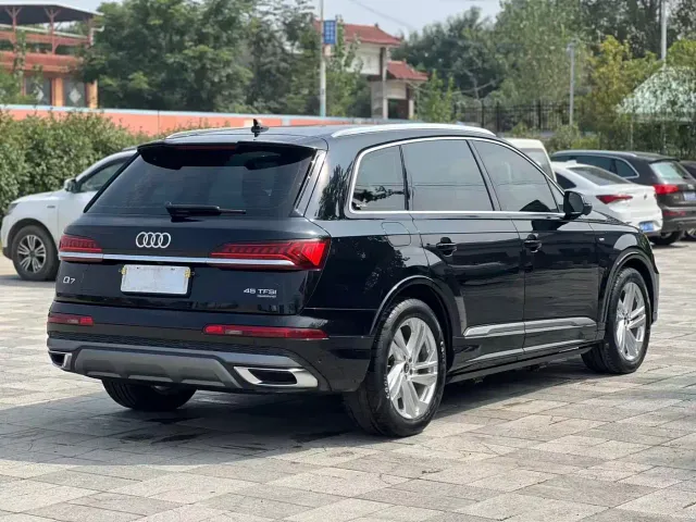 Audi Q7 — Фото автомобиля 11