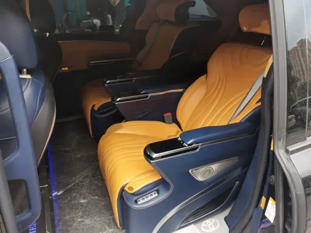 Toyota Sienna — Фото автомобиля 14