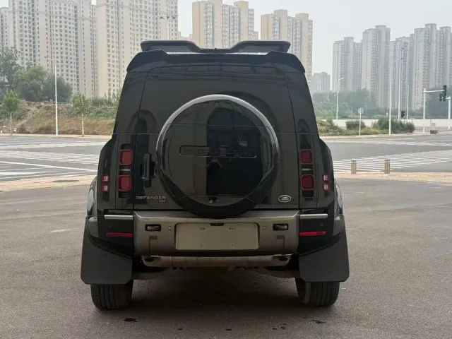 Land Rover Defender — Фото автомобиля 17