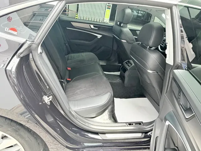 Audi A7L — Фото автомобиля 12