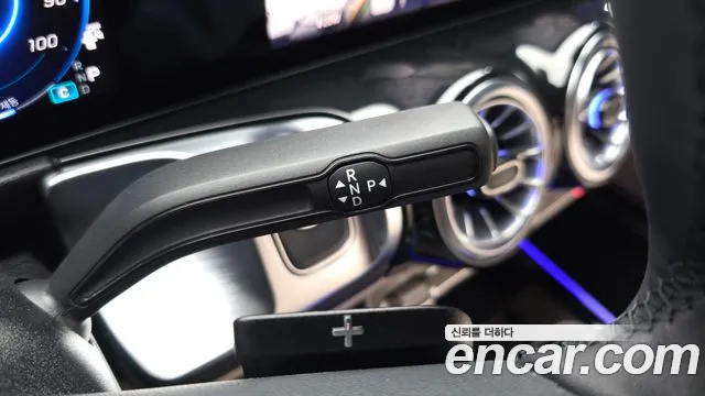 Mercedes-Benz EQB — Фото автомобиля 9