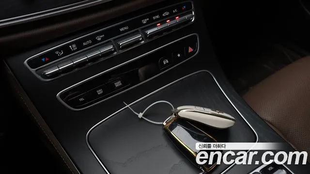Mercedes-Benz E-Class — Фото автомобиля 27