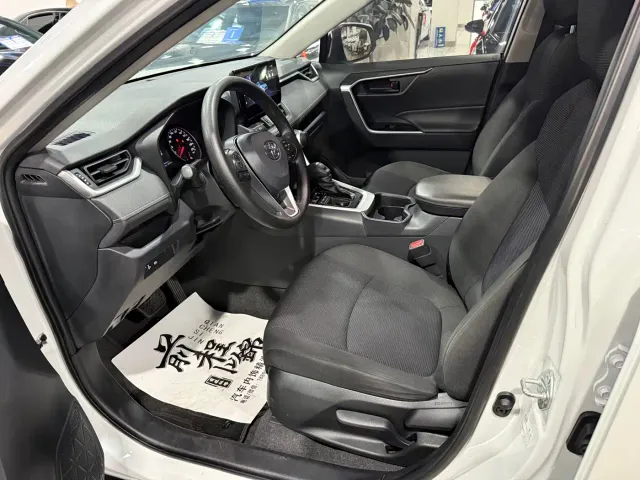 Toyota RAV4 — Фото автомобиля 4