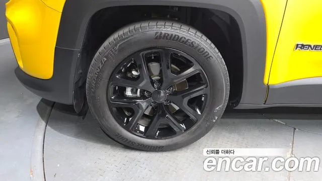 Jeep Renegade — Фото автомобиля 5