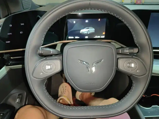 Hongqi EH7 — Фото автомобиля 10