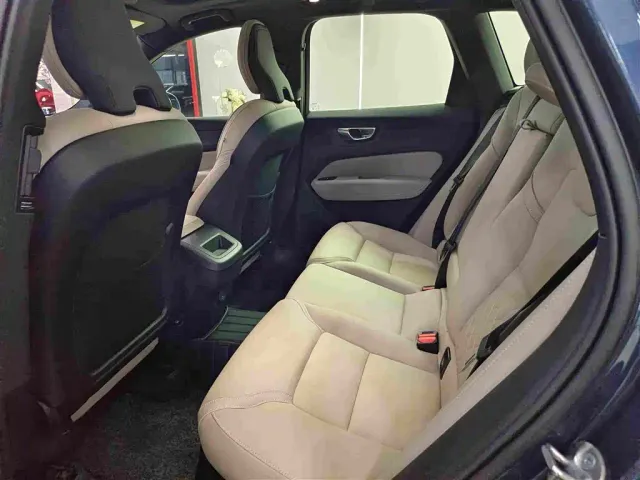 Volvo XC60 — Фото автомобиля 5