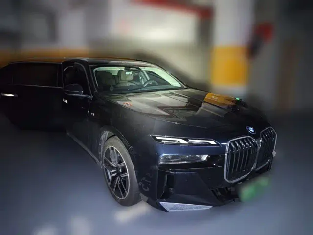 BMW i7 — Фото автомобиля 23