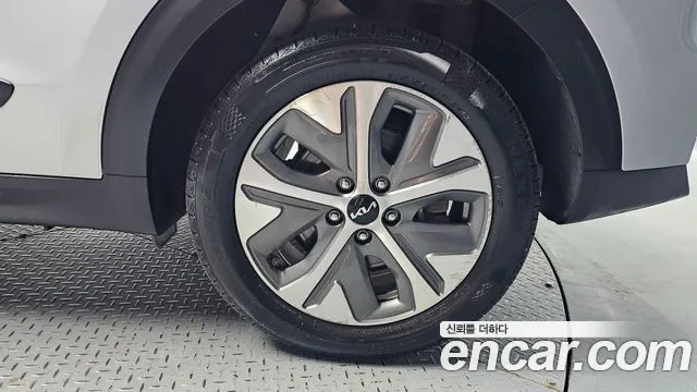 Kia Niro — Фото автомобиля 5
