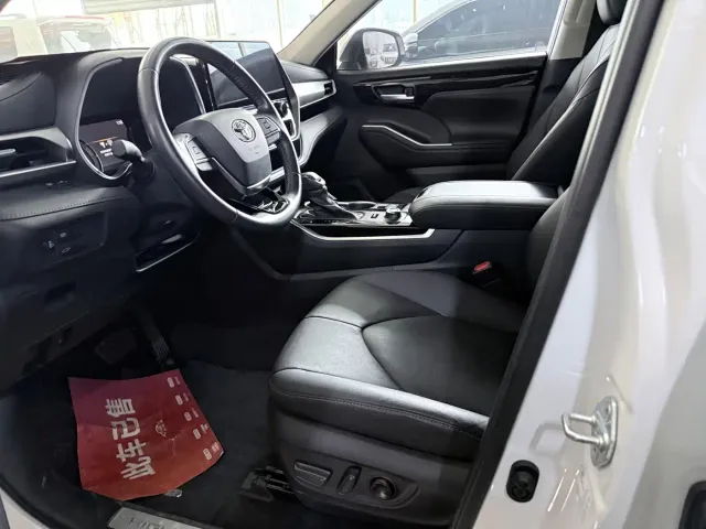 Toyota Highlander — Фото автомобиля 8