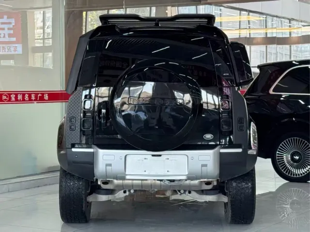 Land Rover Defender — Фото автомобиля 17