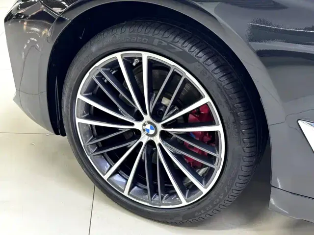 BMW 5 Series — Фото автомобиля 17