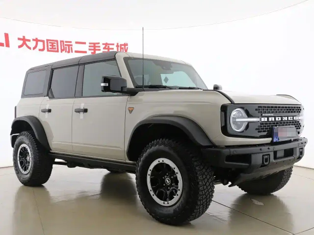 Ford Bronco — Фото автомобиля 3
