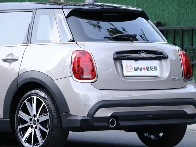 MINI Hatch — Фото автомобиля 11