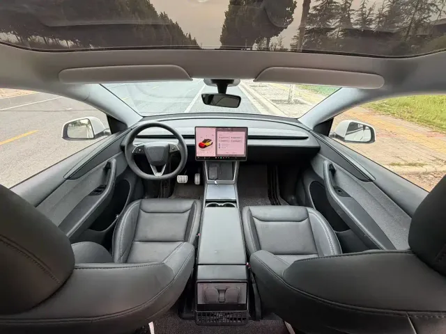 Tesla Model Y — Фото автомобиля 6