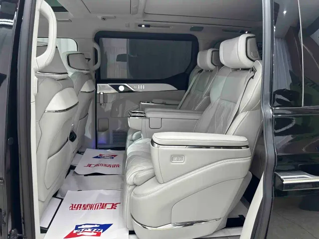 Volvo EM90 — Фото автомобиля 9