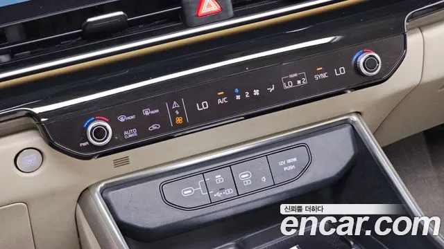 Kia Carnival Generation 4 — Фото автомобиля 30