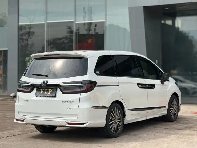 Honda Elysion — Фото автомобиля 6