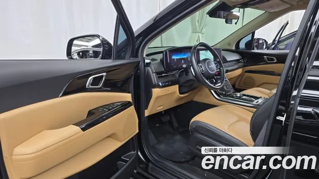 Kia Canival — Фото автомобиля 9