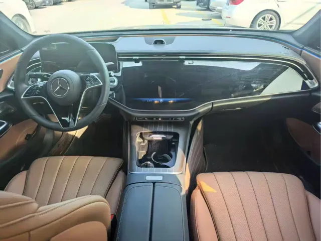 Mercedes-Benz E-Class — Фото автомобиля 7
