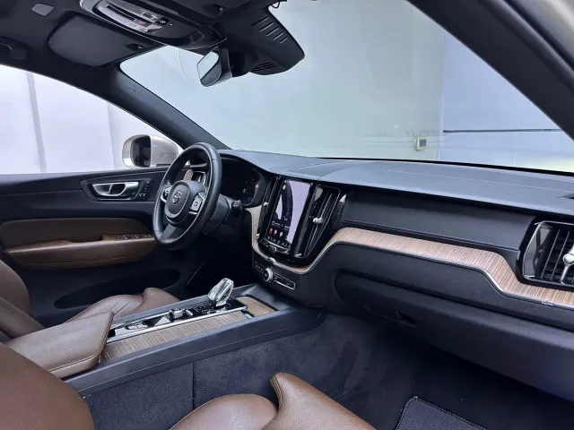 Volvo XC60 — Фото автомобиля 11