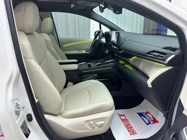 Toyota Sienna — Фото автомобиля 20