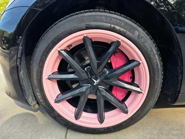 Tesla Model 3 — Фото автомобиля 6
