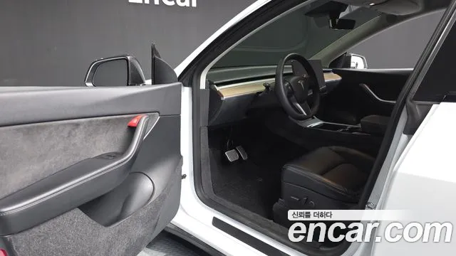 Tesla Model Y — Фото автомобиля 15