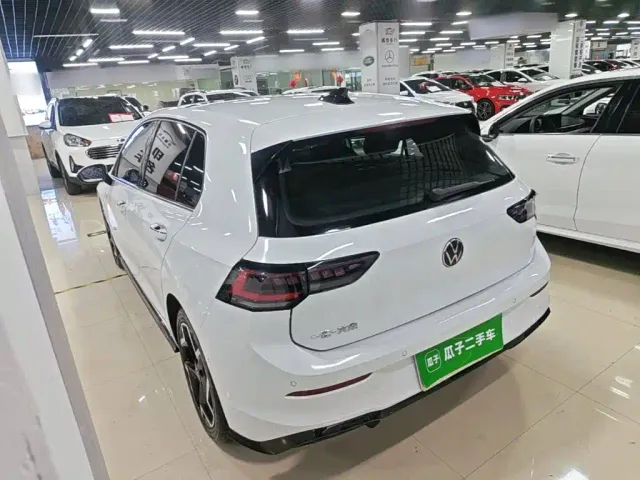 Volkswagen Golf — Фото автомобиля 4