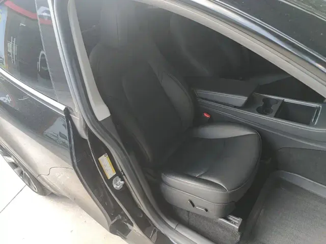 Tesla Model Y — Фото автомобиля 24