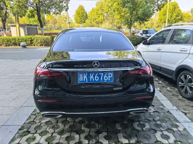 Mercedes-Benz E-Class — Фото автомобиля 8