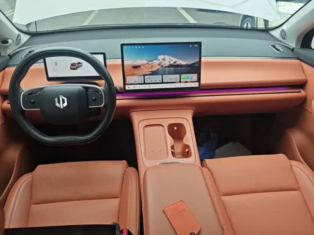 Leapmotor C10 — Фото автомобиля 9