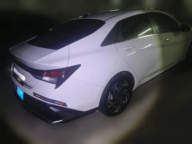 Hyundai Elantra — Фото автомобиля 2