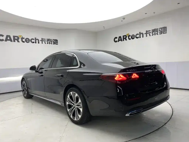 Mercedes-Benz E-Class — Фото автомобиля 7