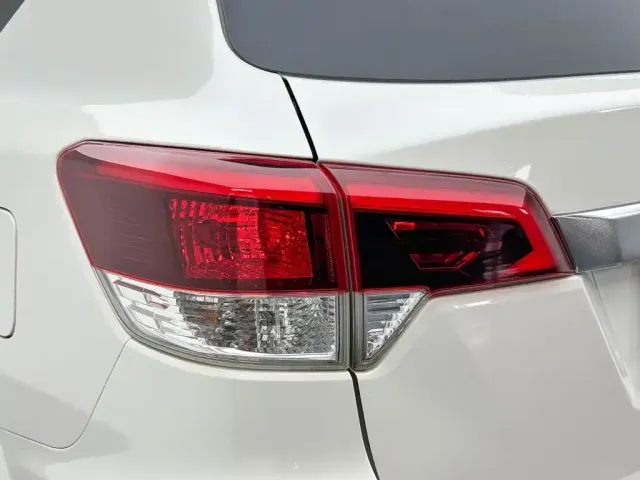 Nissan Terra 2020 2.5L XL Upper Automatic 2WD Luxury Edition — Фото автомобиля 23